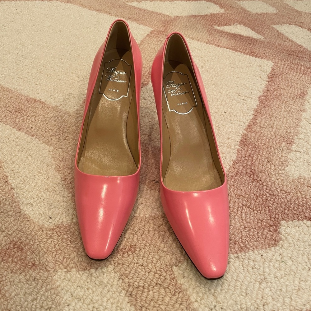 Roger Vivier Pink Pumps with “Comma” Heels